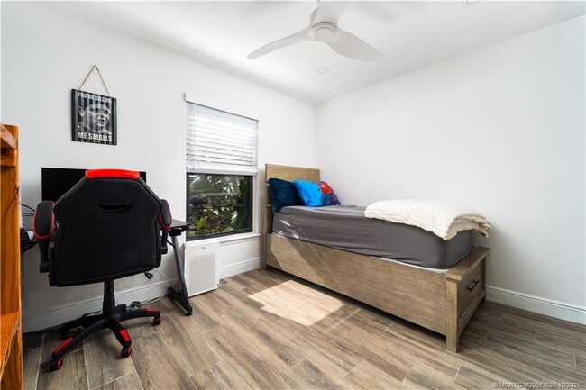 Building Photo - 2141 SW Janette Ave