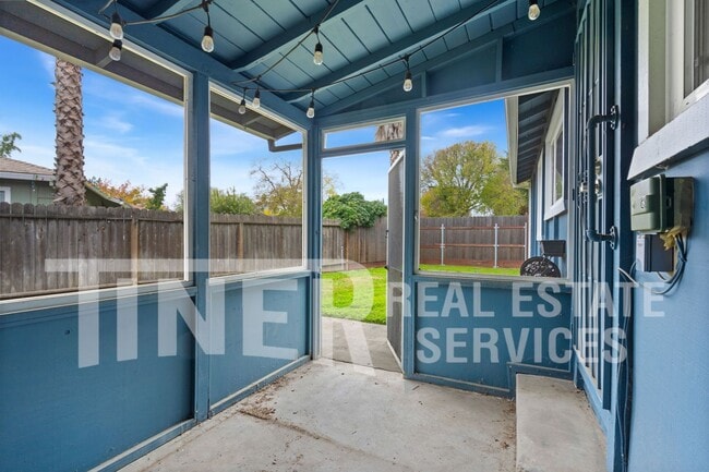 Building Photo - 603 11th St