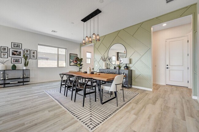 Building Photo - Stunning Fully Furnished 5-Bedroom Home in...