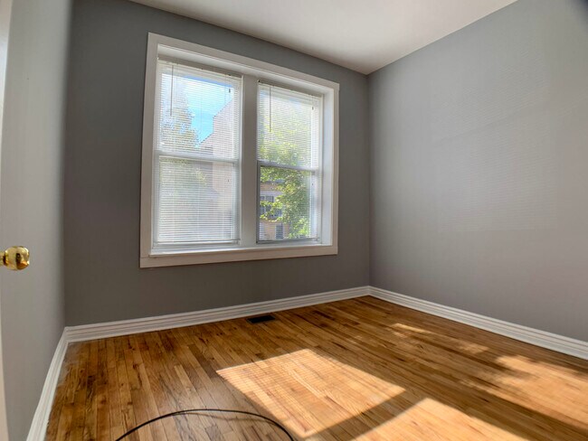 Building Photo - 4056 W Hirsch St