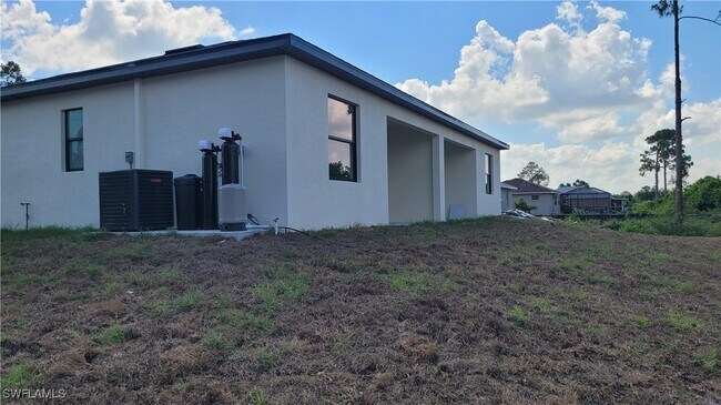 Building Photo - 4402 Golfview Blvd