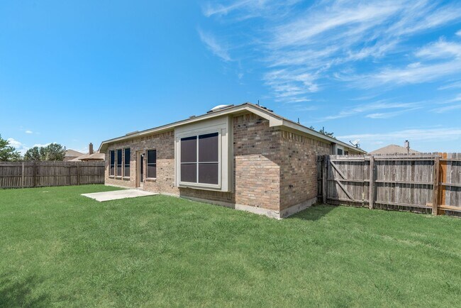 Building Photo - 621 Tumbleweed Dr
