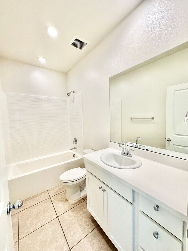 Building Photo - Lovely, Light & Bright, Two-Story, Detached Home in the Desirable Wildgrove Community of Vista!