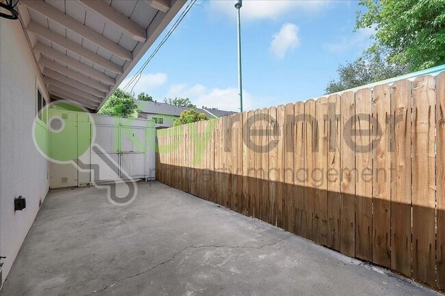 Building Photo - 6705 Greenback Ln