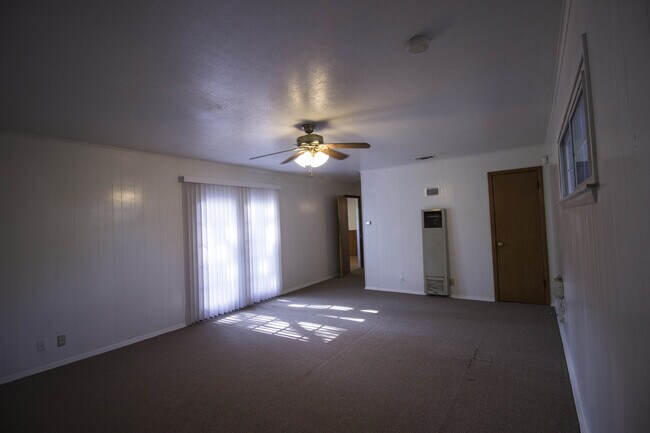 Building Photo - ***Fabulous Home-Close to UNT***