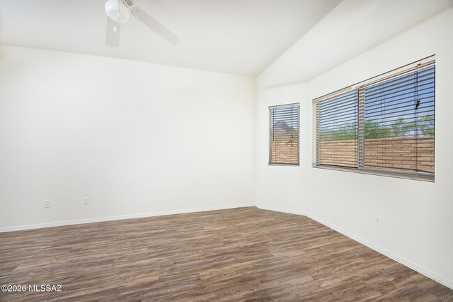 Building Photo - 8403 N Coyote View Ct