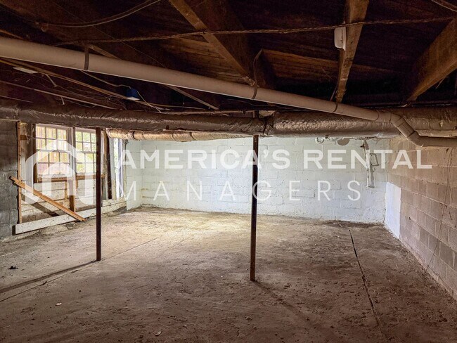 Building Photo - Charming & Spacious Graysville Home for Rent!