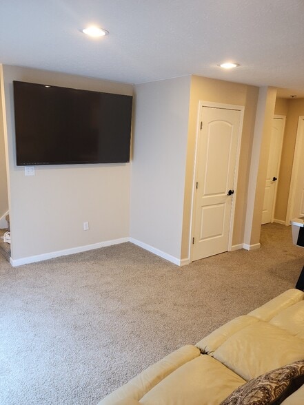 Building Photo - 305 Jasper Dr