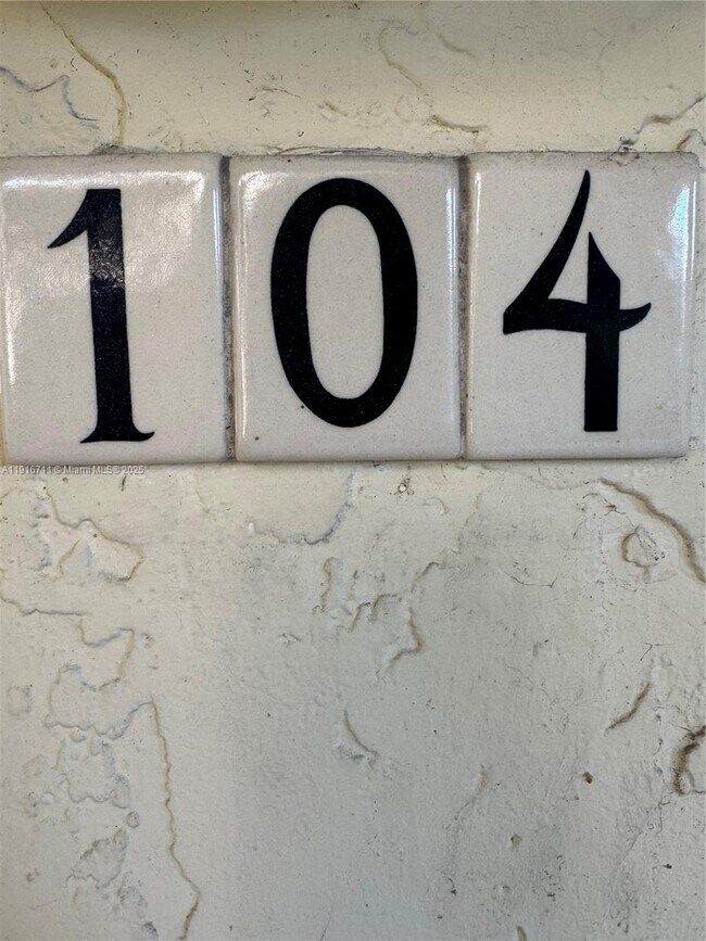 Building Photo - 5839 SW 74th Terrace