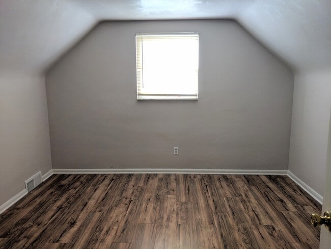Building Photo - Beautifully Kept 4 Bedroom House next to U...