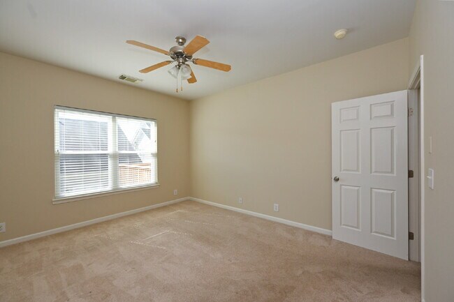 Building Photo - 2 BR Harbor Village Condo