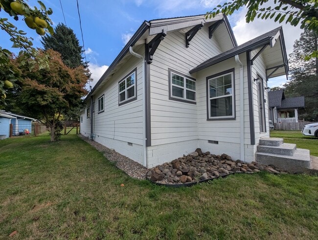 Building Photo - Adorable Four Bedroom w/ Fenced Yard Avail...