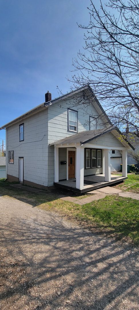 Building Photo - Available June 1st - Beautifully Renovated 4 Bed 1 Bath w/ Garage