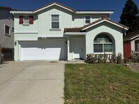 Building Photo - Beautiful Large 4 Bedroom 2.5 Bath Home