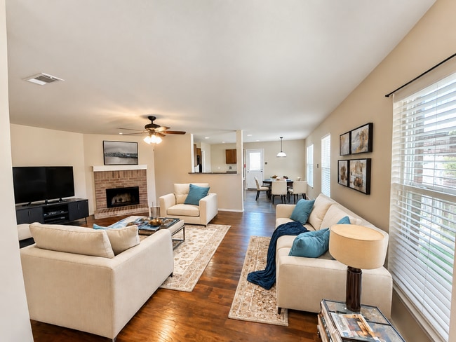Building Photo - Open Floorplan and Amazing Resort Style Community!