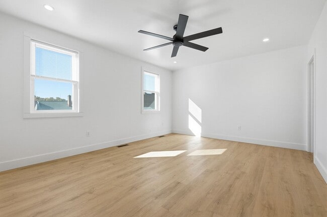 Building Photo - New Renovation - Sharpsburg