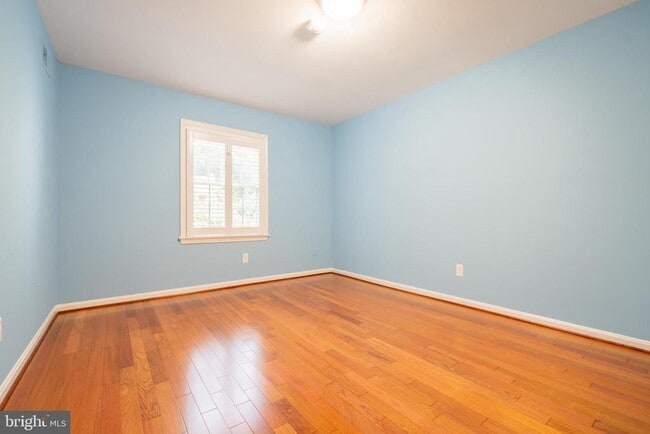 Building Photo - 2426 Falls Pl Ct