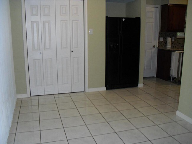 Building Photo - 13138 Max Rd