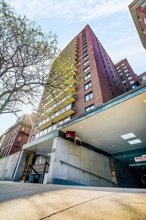 Building Photo - 180 Beacon St