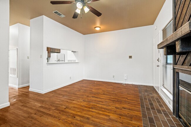 Building Photo - PARK PLACE - ACROSS FROM DKR STADIUM - 1BD / 1BA With Study - WOOD FLOORS - W/D