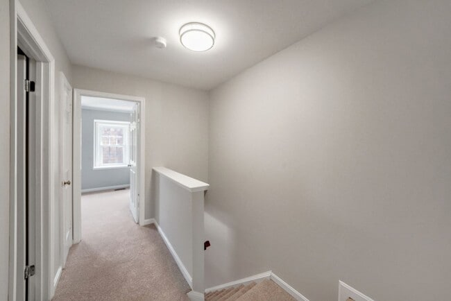 Building Photo - Updated // 3 Bedroom 2 Bathroom Condo // A...