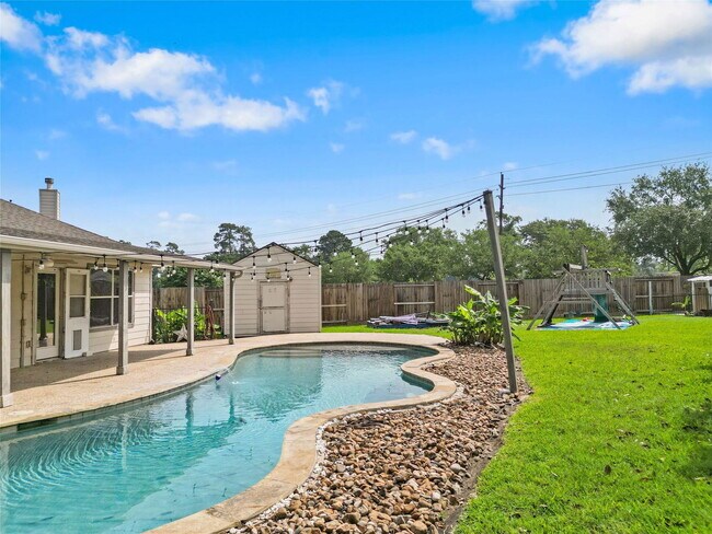 Building Photo - 25211 Barmby Dr