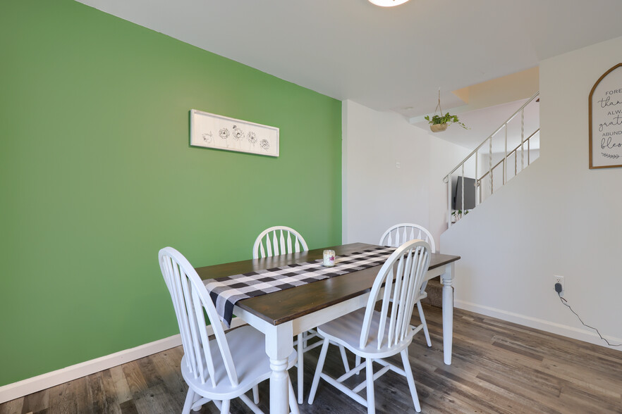 Building Photo - 76 Persian Lilac Dr