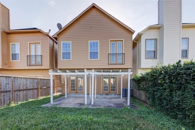 Building Photo - 10808 Almeda Park Dr