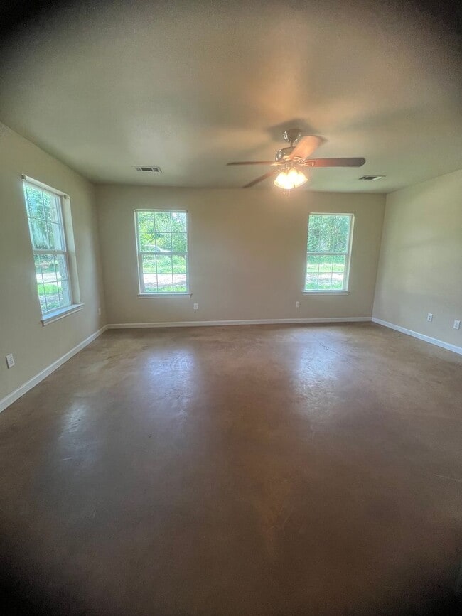 Building Photo - Waco 3/2 Home