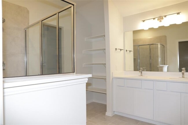 Building Photo - 27943 Western Crk Ct