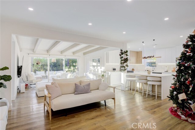 Building Photo - 8161 Encino Ave