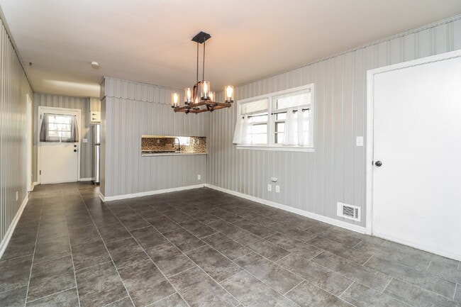 Building Photo - 24 Chestnut Dr