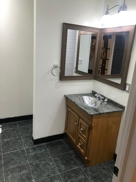 Building Photo - 809 N 2nd St