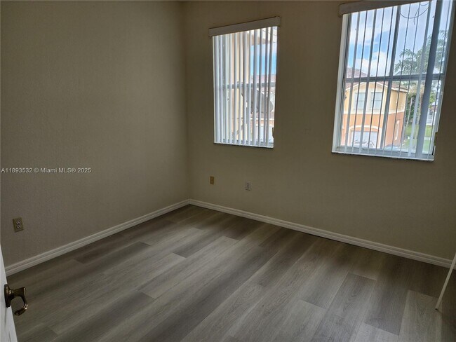 Building Photo - 10831 SW 240 Ln