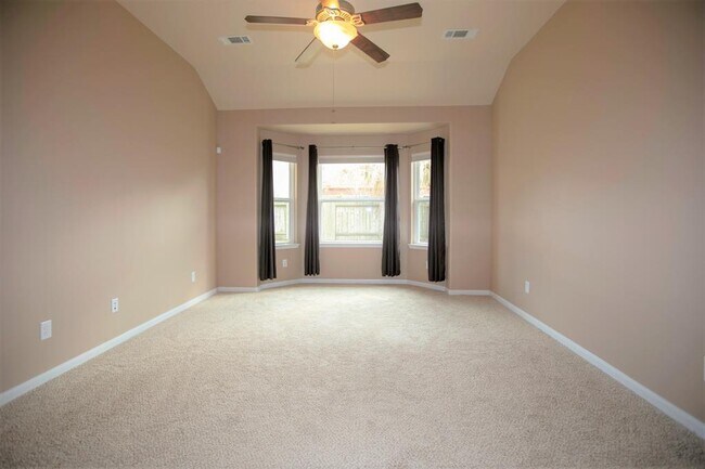 Building Photo - 7010 Stevenson Dr