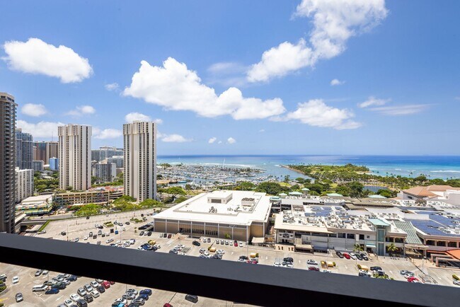 Building Photo - Luxury PH. Ocean Views. Resort Like Amenities