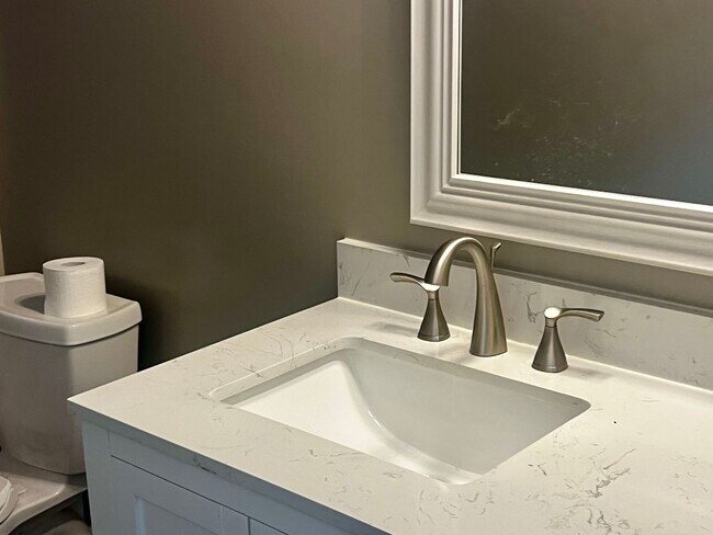 Building Photo - 95 Oakwood Dr