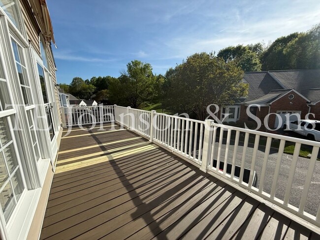 Building Photo - Spacious 3BR Home with Vaulted Ceilings, Gas Logs & Two Car Garage in Winston-Salem