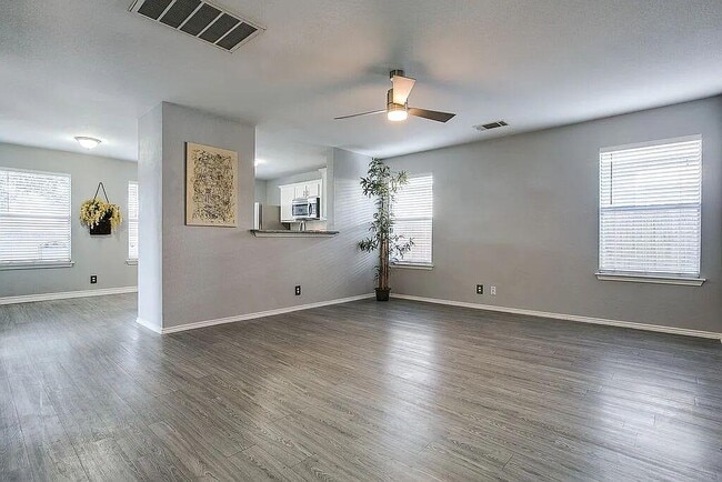 Building Photo - 1200 Kenneys Way