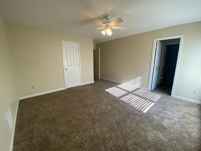 Building Photo - 1440 Asbury Dr