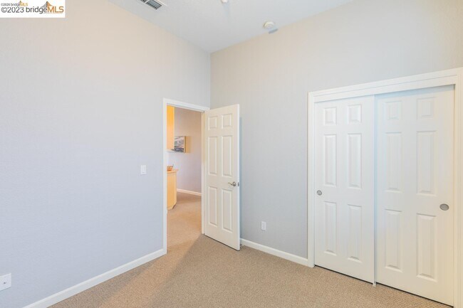 Building Photo - 1055 Meadow Brook Dr