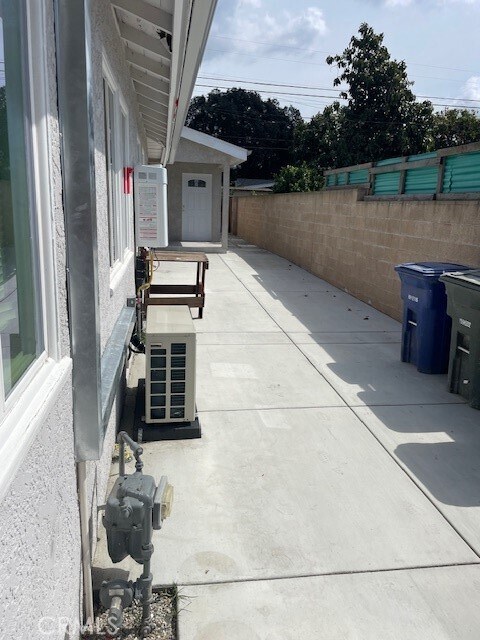 Building Photo - 5946 Dagwood Ave