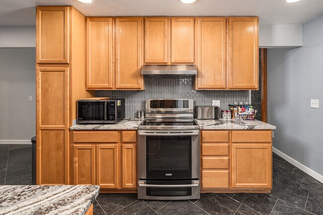 Building Photo - 8130 Loganberry St