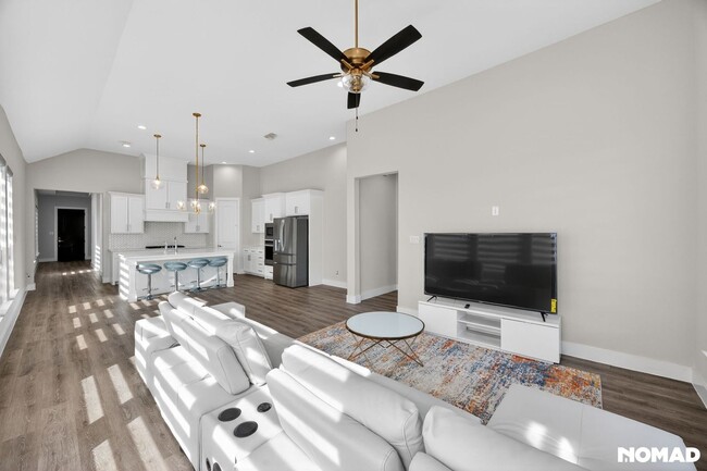 Building Photo - 1780 Dartmoor Dr