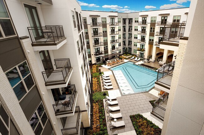 Building Photo - 8900 Six Pines Dr