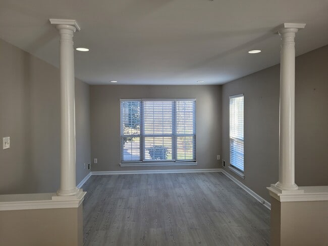 Building Photo - 512 Pimlico Way