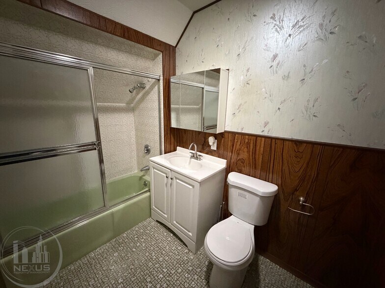 Building Photo - 73 Esther St