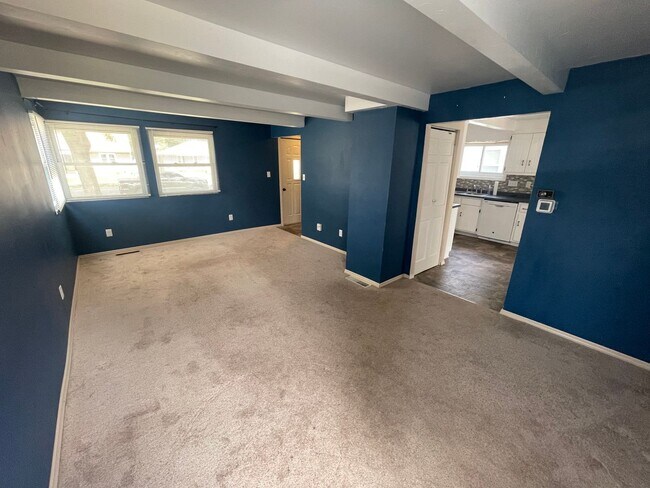 Building Photo - 2 Bed 1 Bath Single Family Home
