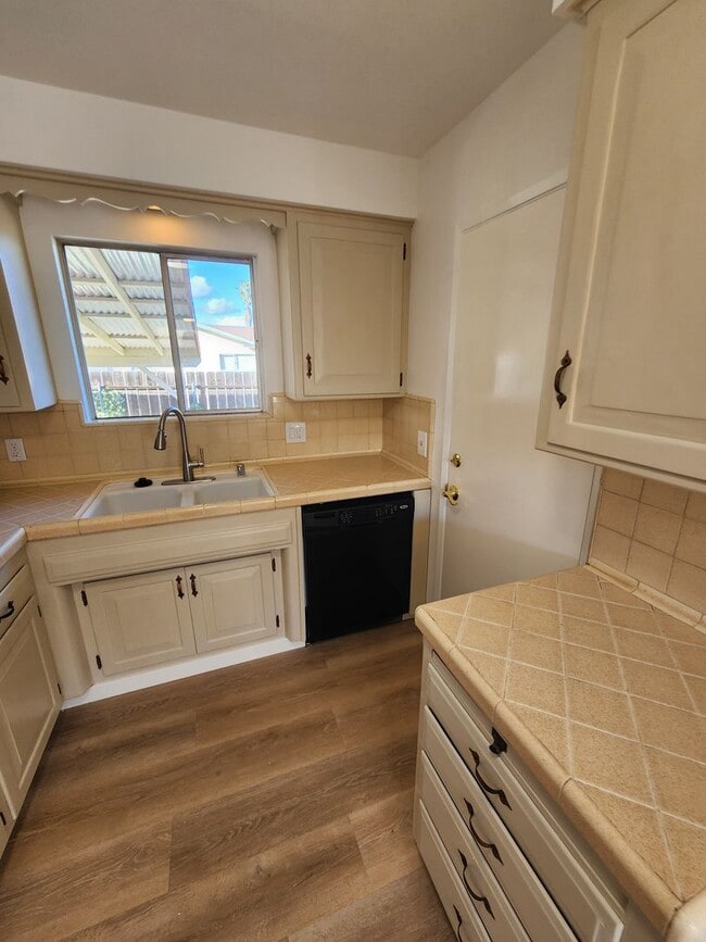 Building Photo - Single-Level La Mesa Home, Updated Interiors, Private Outdoor Space & Garage