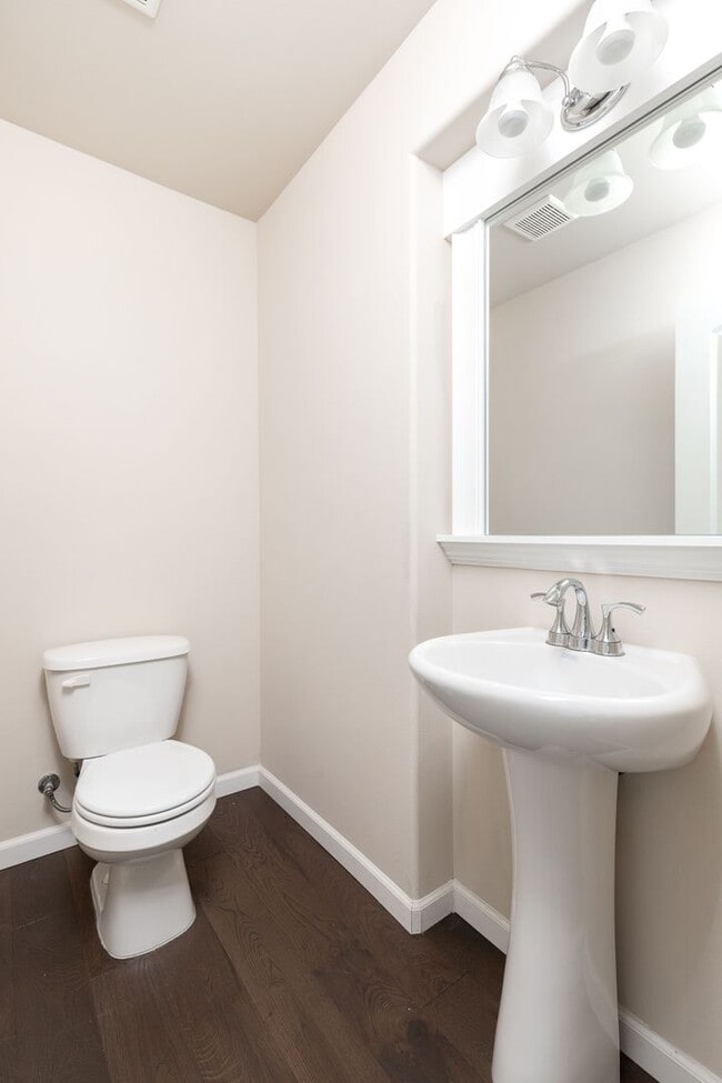 Building Photo - Beautiful 3 Bedroom 2.5 Bathroom Home in Bothell
